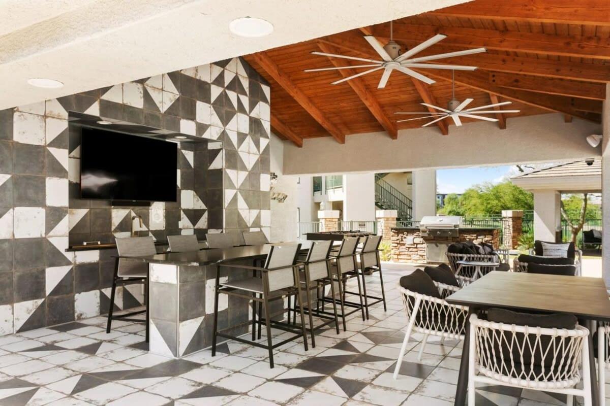 Apartment 2br Cozysuites At Kierland Commons With Pool #07