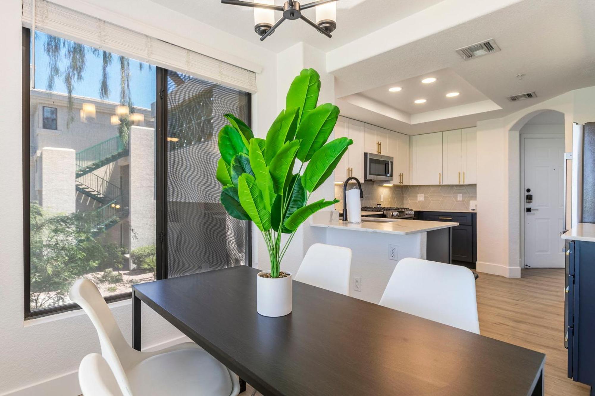 2br Cozysuites At Kierland Commons With Pool #07 *