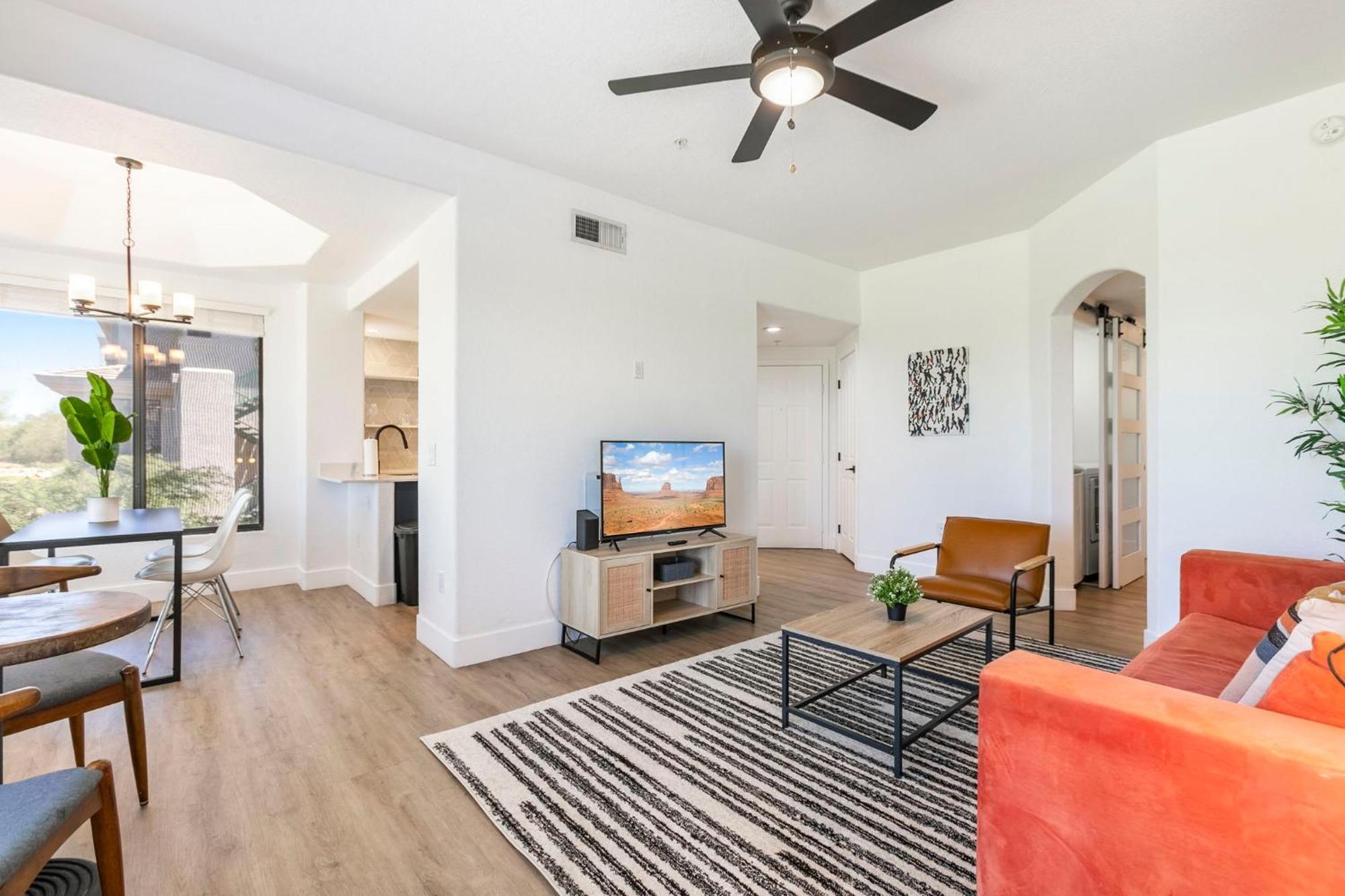 2br Cozysuites At Kierland Commons With Pool #07