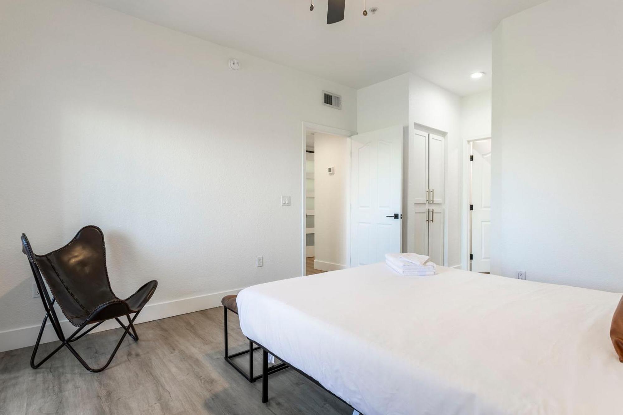 2br Cozysuites At Kierland Commons With Pool #07
