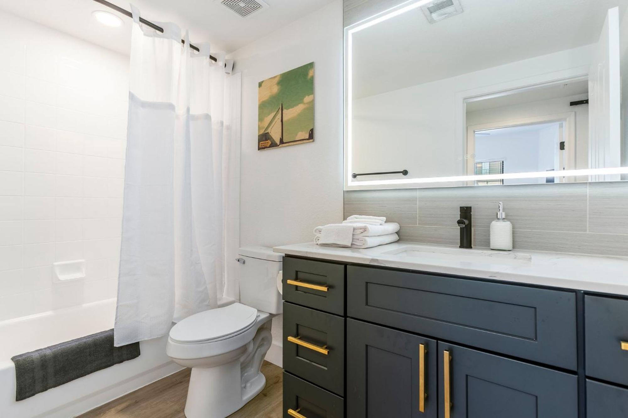 2br Cozysuites At Kierland Commons With Pool #07 Apartment *