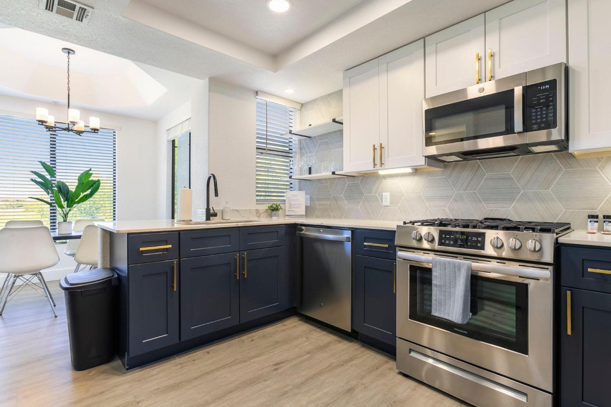 2br Cozysuites At Kierland Commons With Pool #07 Apartment *